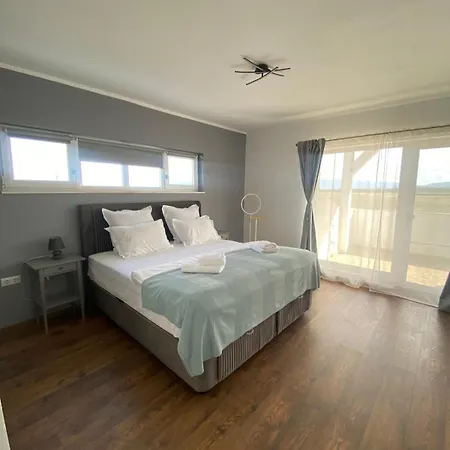 Penthouse Mountain View Apartment *